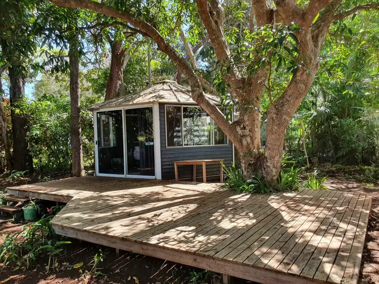 12 Welsby Street, Coochiemudlo Island QLD 4184