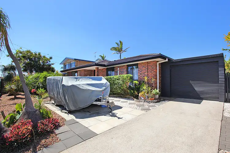 223 Nicklin Way, Warana QLD 4575
