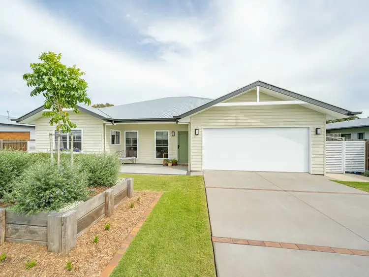 39 Cambridge Cct, Southside QLD 4570