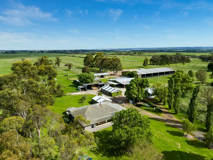 385 Five Mile Rd, Pakenham South VIC 3810