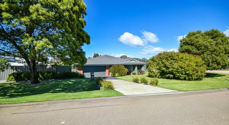 2 Jacaranda Dr