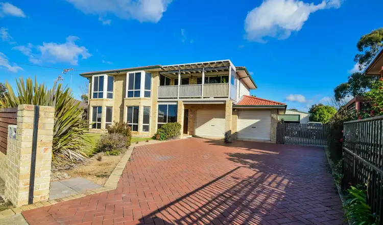 4 Burden Pl, Paynesville VIC 3880
