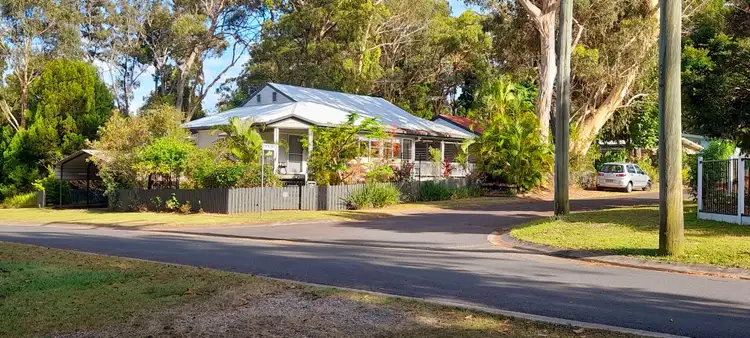 2 Moonah St, Coochiemudlo Island QLD 4184