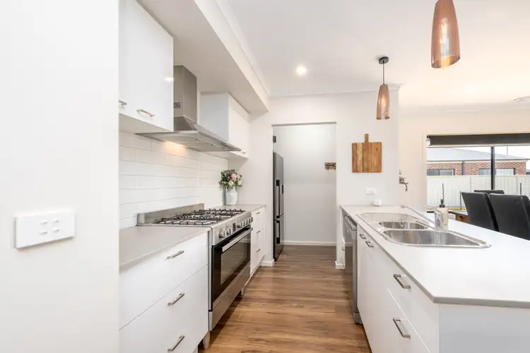 Second view of Homely house listing, 16 Daylesford Cres, Kialla VIC 3631