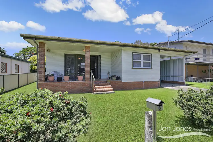 8 Glenloc St, Redcliffe QLD 4020