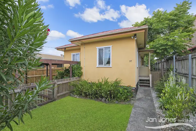 37 Tilley Street, Redcliffe QLD 4020