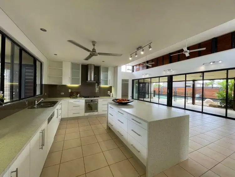 22 Voyager St, South Mission Beach QLD 4852