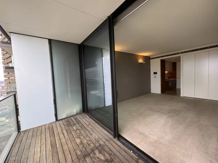 3 Carlton St