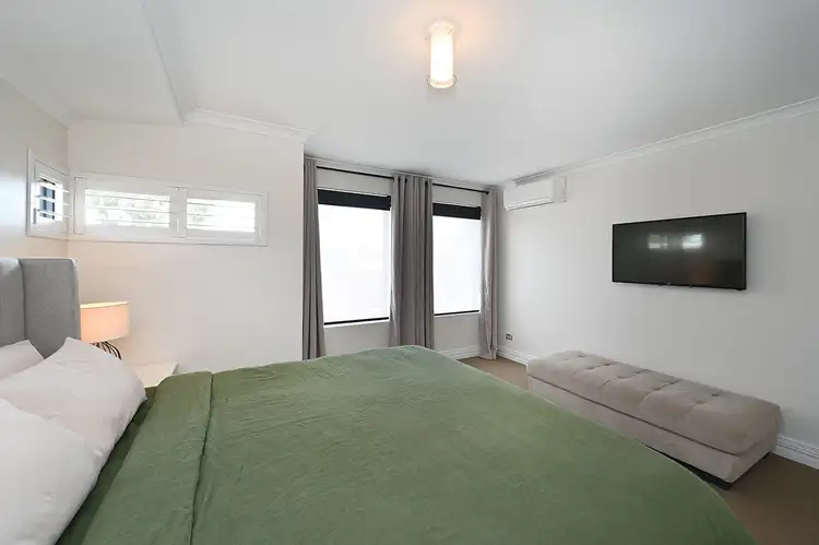 Sixth view of Homely house listing, 220 Golf Links Dr, Carramar WA 6031