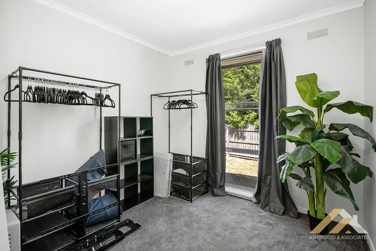 Fifth view of Homely house listing, 27 Cameron Cres, East Bairnsdale VIC 3875