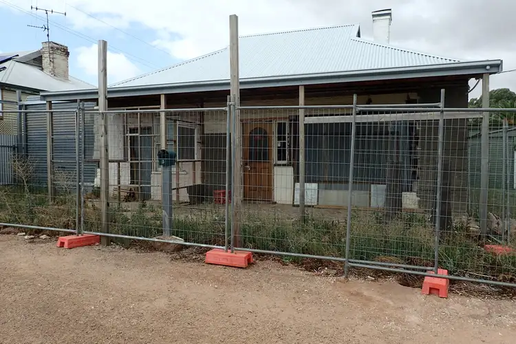 3 Fifth St, Gladstone SA 5473