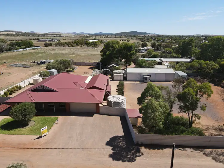 1-3 Rankin St, Quorn SA 5433