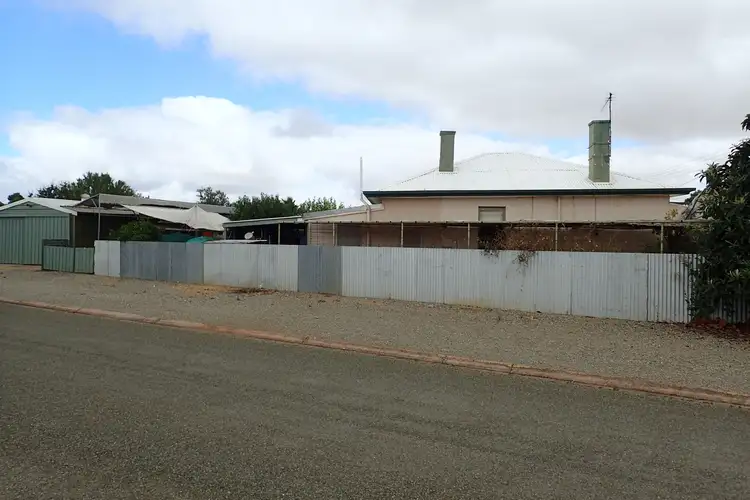 8 Collins Street, Jamestown SA 5491