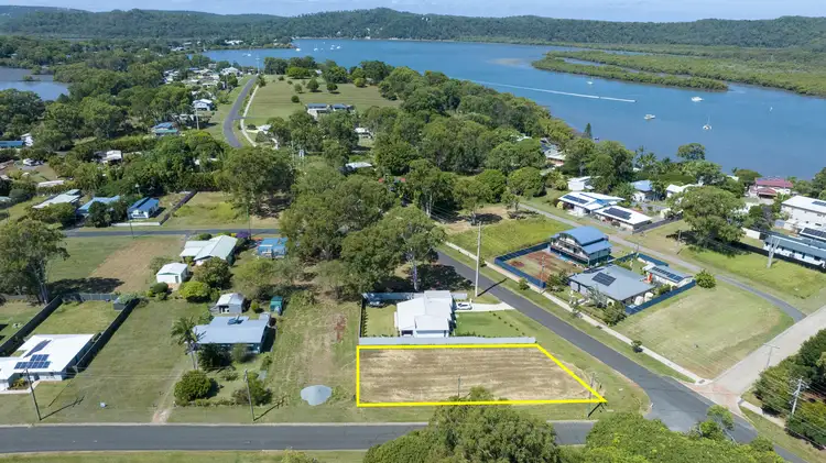 1 Kamar St, Russell Island QLD 4184