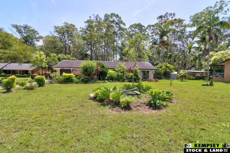 15 Hillview Dr, Yarravel NSW 2440