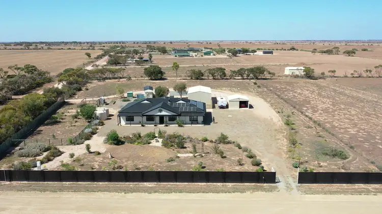 4 Swift Wings Rd, Wallaroo SA 5556