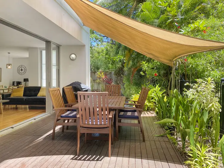 9/1 Pacific Drive 'Maggies Beachfront Apartments', Horseshoe Bay QLD 4819