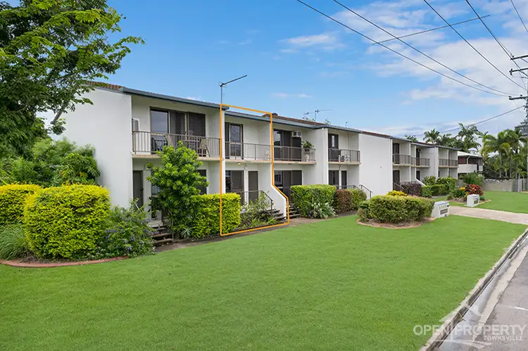 Main view of Homely townhouse listing, Unit 2/25-27 Roberts St, Hermit Park QLD 4812