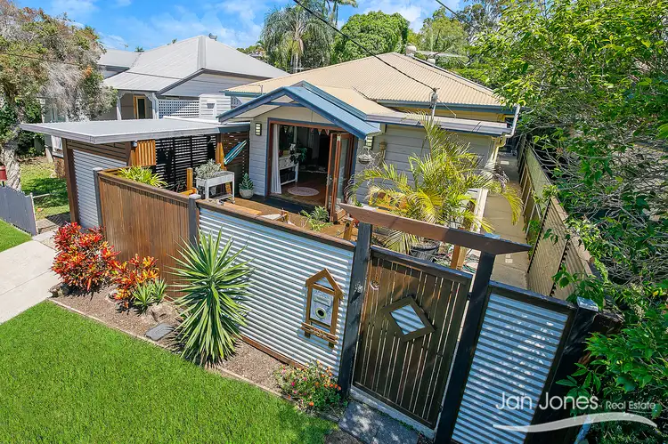 121 Clayton St, Sandgate QLD 4017