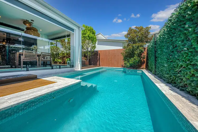 10 Emu St, Mountain Creek QLD 4557
