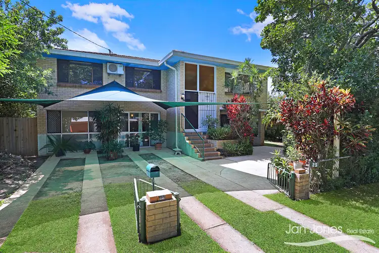 25 Clifford St, Woody Point QLD 4019