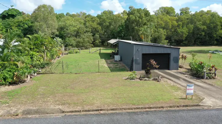 93 Taylor St, Tully Heads QLD 4854