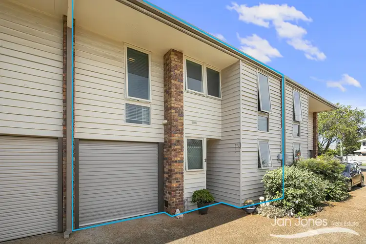 Unit 2/4 Griffith Rd, Scarborough QLD 4020