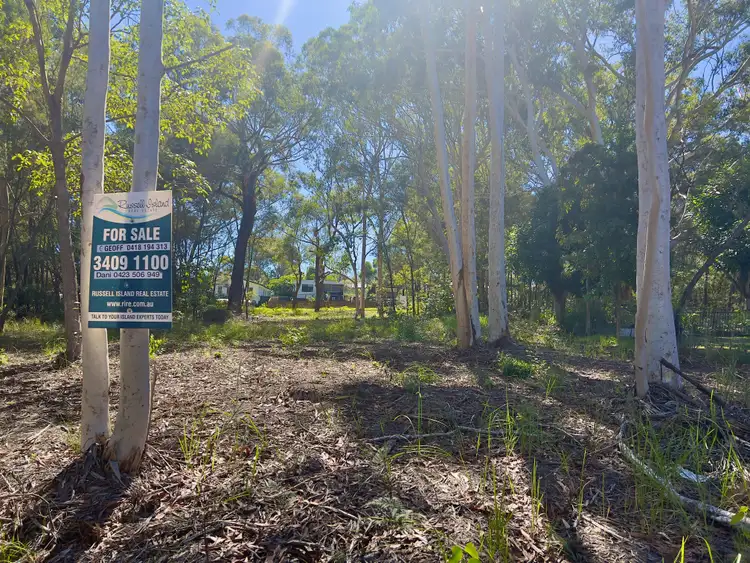 15 Zinnia St, Russell Island QLD 4184
