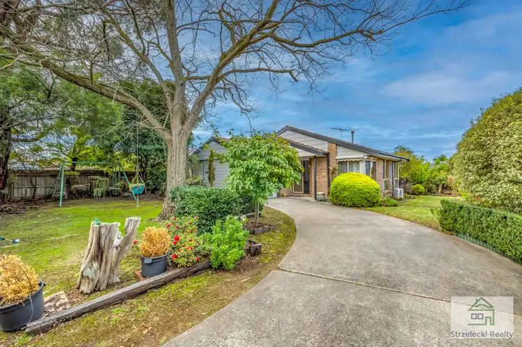 10 Malanda Ct, Berwick VIC 3806