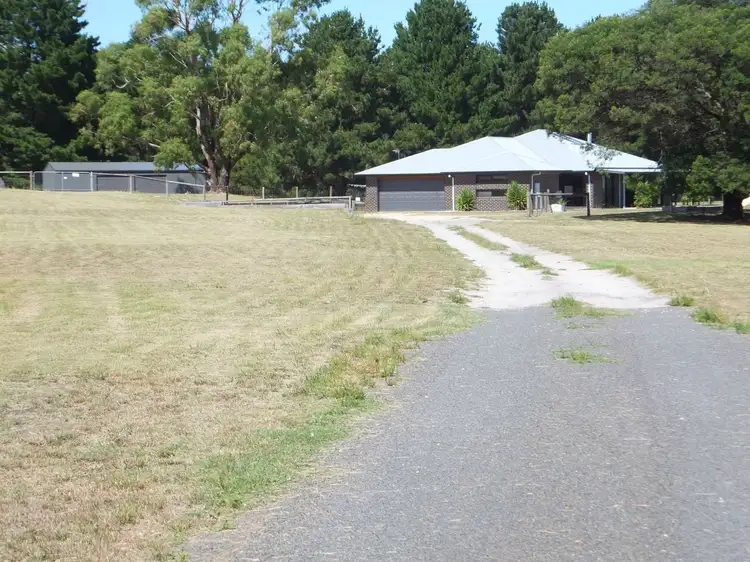 16 Ives Road, Lindenow South VIC 3875