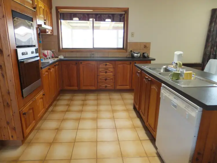 Third view of Homely house listing, 7 Meadow Court, Bairnsdale VIC 3875