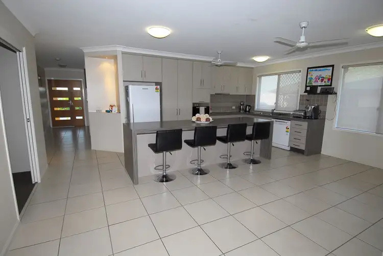 11 Hempel Street, Bushland Beach QLD 4818