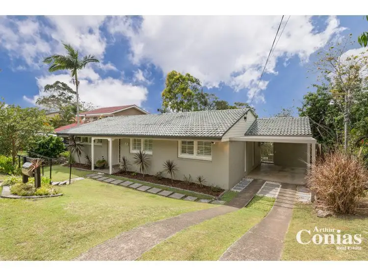 11 Gleneagle Street, Kenmore QLD 4069