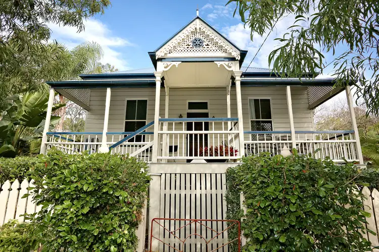 15 Thomas Street, Blackstone QLD 4304