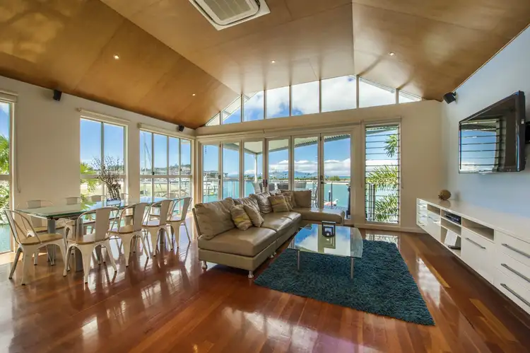 2/6 Terrace Place 'Water's Edge', Nelly Bay QLD 4819