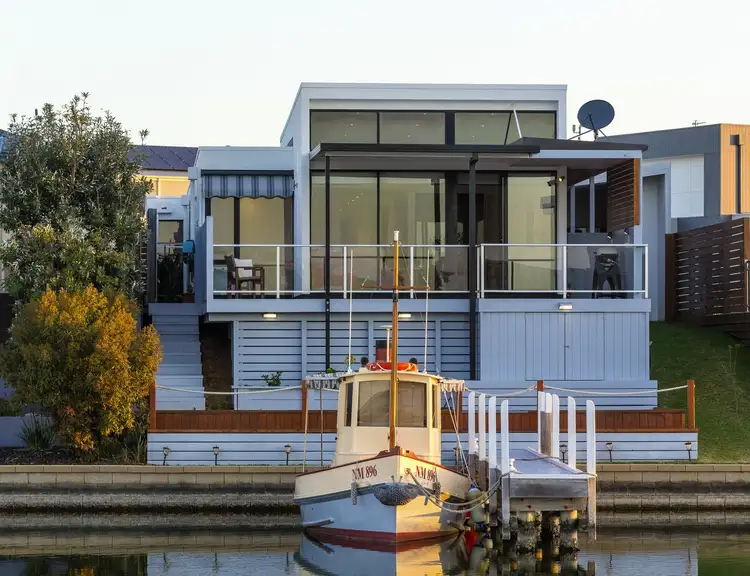 16 The Point, Paynesville VIC 3880