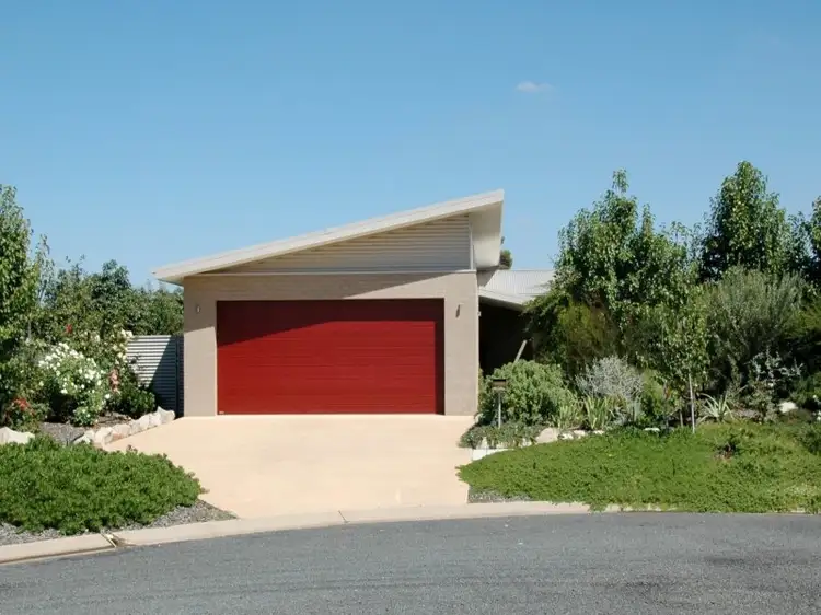 8 Emily Court, Howlong NSW 2643