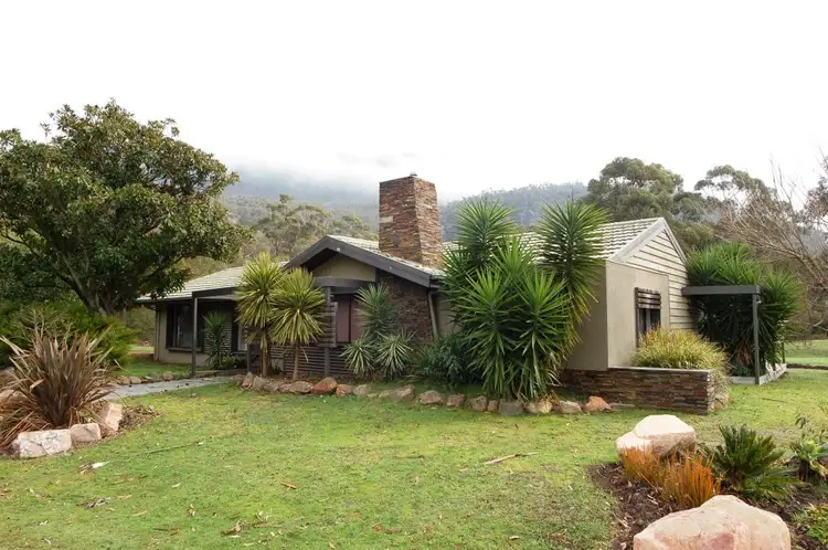 10 Bundaleer Drive, Halls Gap VIC 3381