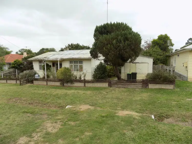 5 Charles Street, Maffra VIC 3860