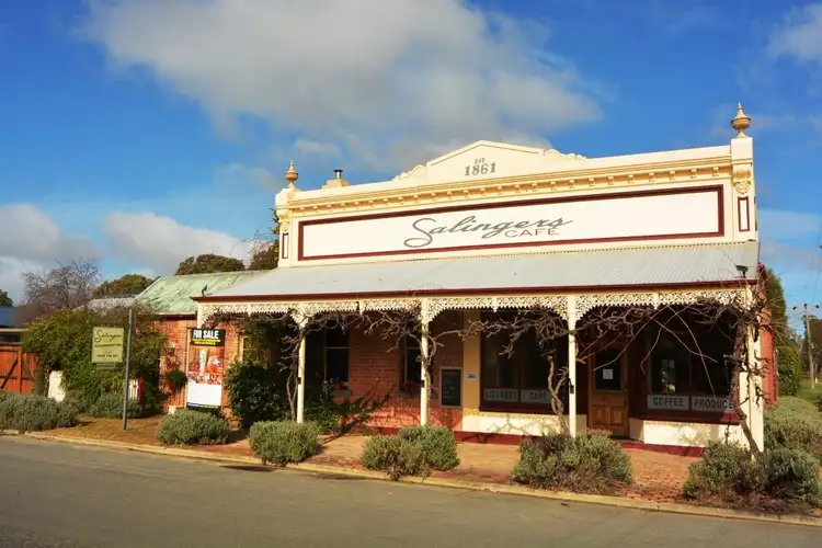 98 Main Street, Ararat VIC 3377