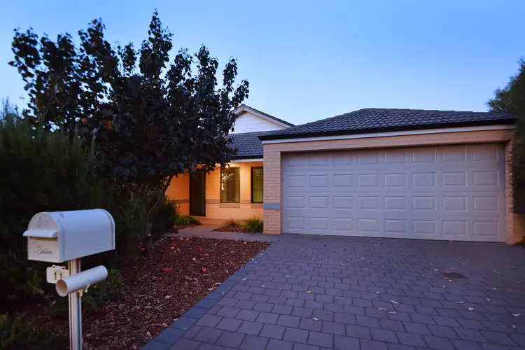 11 Ninth Rd, Brookdale WA 6112