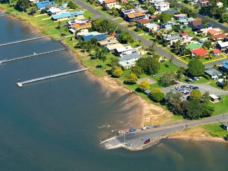 Second view of Homely house listing, 2 CORAL Street, Steiglitz QLD 4207