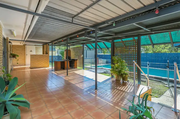 22 Gladesville Street, Kenmore QLD 4069