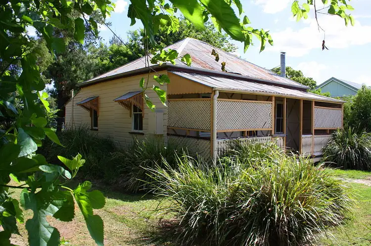 3 Darling Street, Allora QLD 4362