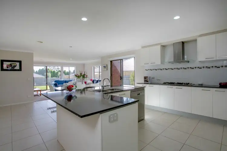 4 Mount Arthur Avenue, Rosebud VIC 3939