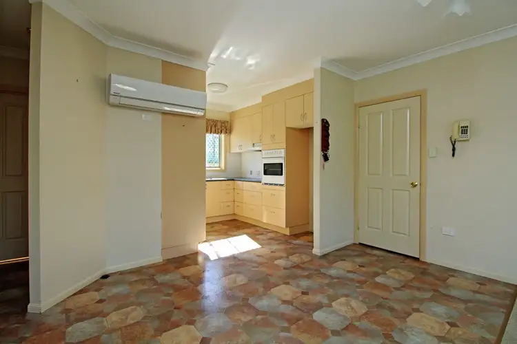 Fifth view of Homely unit listing, 2/2 Bell Pl, Warwick QLD 4370