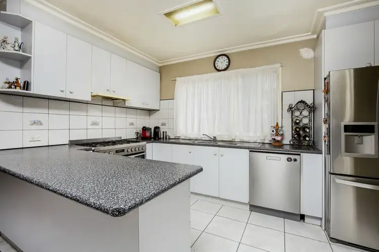 Fifth view of Homely house listing, 28 The Crossway South, Avondale Heights VIC 3034