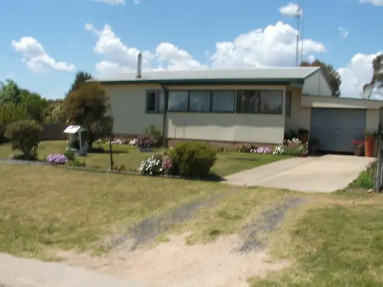 15 MCMAHON STREET, Uralla NSW 2358