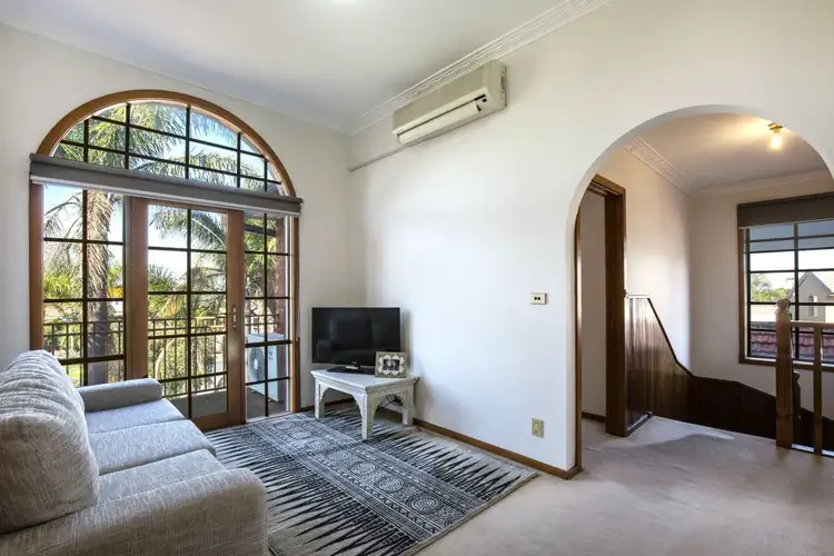 Sixth view of Homely house listing, 2 Karen Court, Avondale Heights VIC 3034