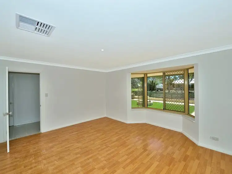 9 Macquarie Drive, Coodanup WA 6210